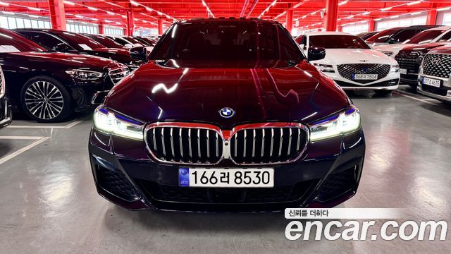 BMW 5-Series G30 530e M Sport - фото 1