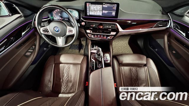 BMW 5-Series G30 530e M Sport - фото 4