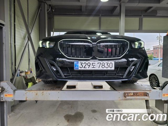 BMW 5-Series G60 520i M Sport - фото 0