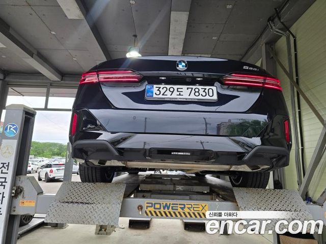 BMW 5-Series G60 520i M Sport - фото 1