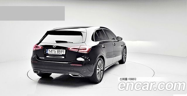 Mercedes-Benz A-Class W177 A220 Hatchback - фото 3