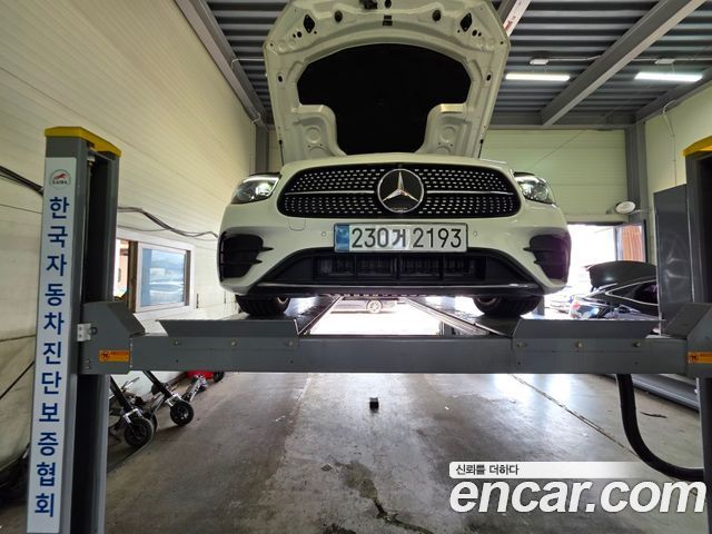Mercedes-Benz E-Class W213 E220d 4MATIC AMG Line - фото 0