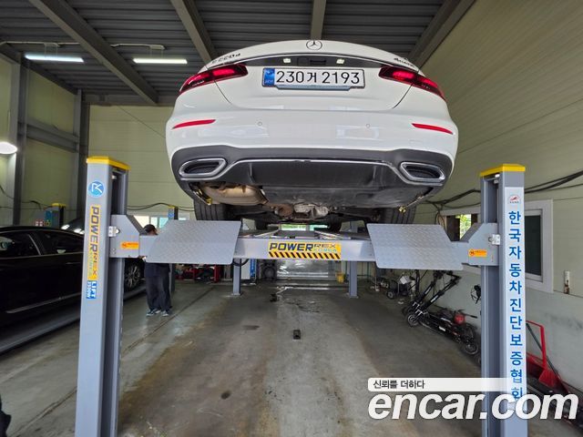 Mercedes-Benz E-Class W213 E220d 4MATIC AMG Line - фото 1