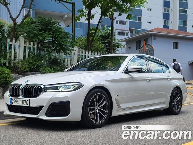 BMW 5-Series G30 520i M Sport - фото 0