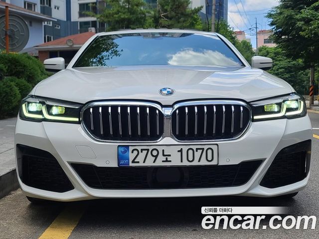 BMW 5-Series G30 520i M Sport - фото 2