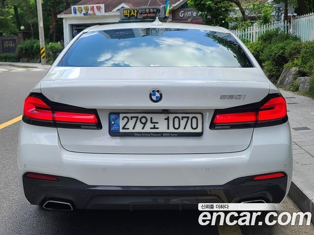 BMW 5-Series G30 520i M Sport - фото 3