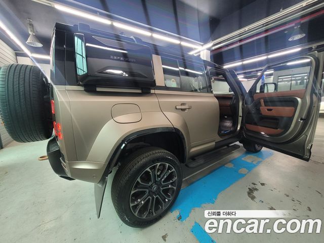 Land Rover Defender L663 110 P635 Octa - фото 1
