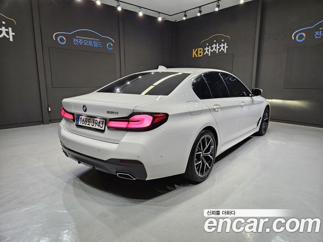 BMW 5-Series G30 530i M Sport Package - фото 1