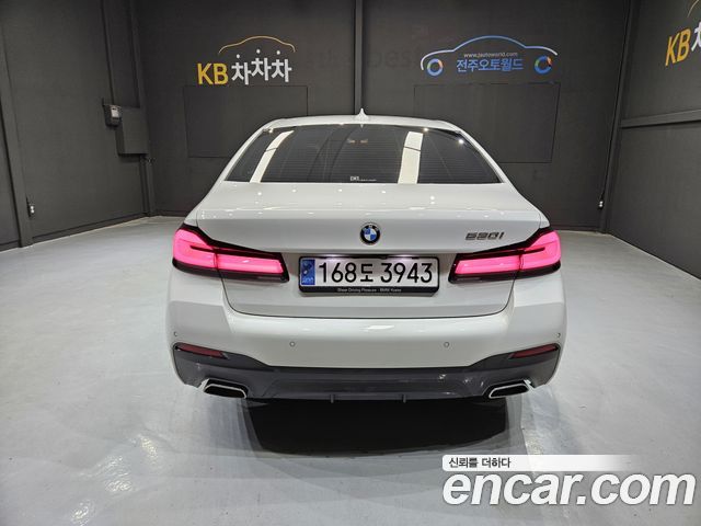 BMW 5-Series G30 530i M Sport Package - фото 3