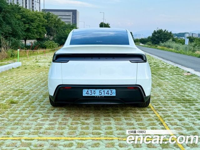 Tesla Model Y RWD - фото 4