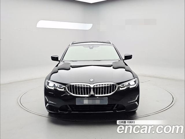 BMW 3-Series G20 320i Touring Luxury - фото 0