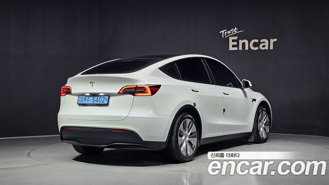 Tesla Model Y RWD - фото 1