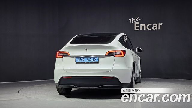 Tesla Model Y RWD - фото 3