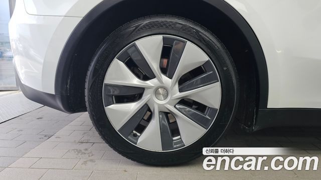 Tesla Model Y RWD - фото 4