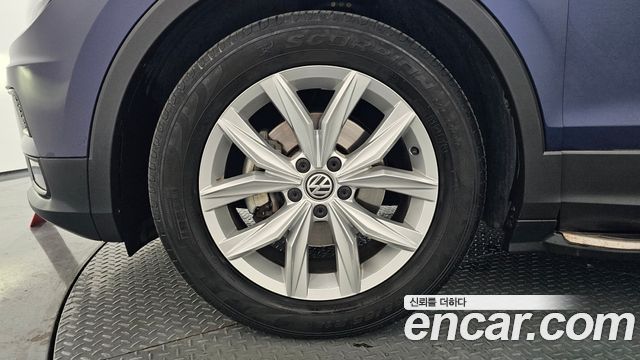 Volkswagen Tiguan 2-го поколения 2.0 TDI Premium - фото 4