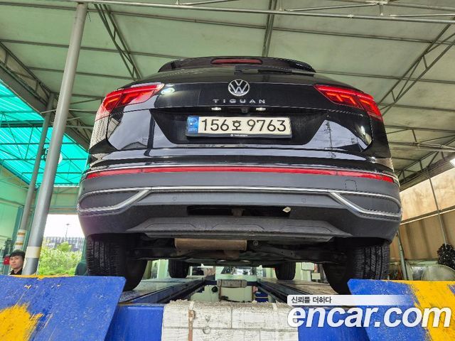 Volkswagen Tiguan 2-го поколения 2.0 TDI Prestige - фото 1