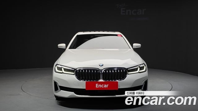 BMW 5-Series G30 523d xDrive Luxury - фото 2