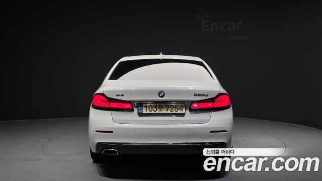 BMW 5-Series G30 523d xDrive Luxury - фото 3
