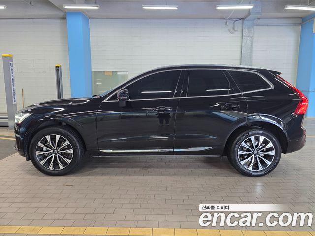 Volvo XC60 2-го поколения B5 Ultimate Bright - фото 3