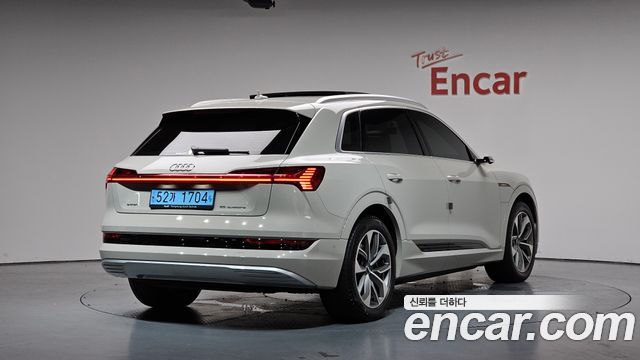Audi e-Tron 55 Quattro - фото 0