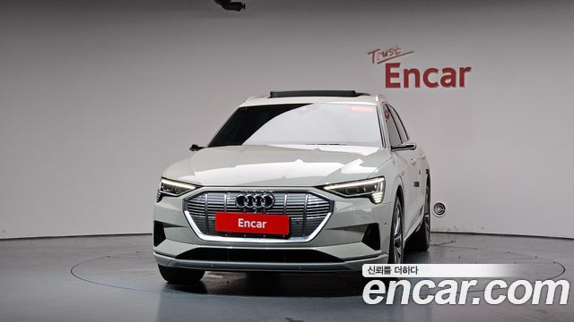 Audi e-Tron 55 Quattro - фото 1
