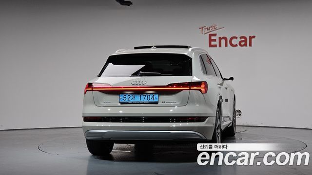 Audi e-Tron 55 Quattro - фото 2