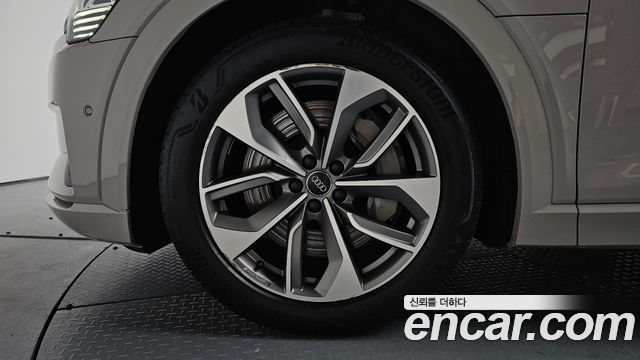 Audi e-Tron 55 Quattro - фото 3