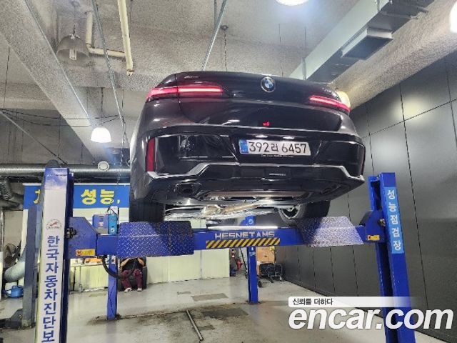 BMW 7-Series G70 740i xDrive M Sport - фото 1