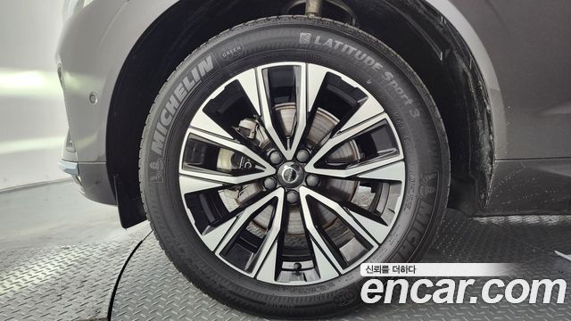 Volvo XC60 2-го поколения B5 Ultimate Bright - фото 4