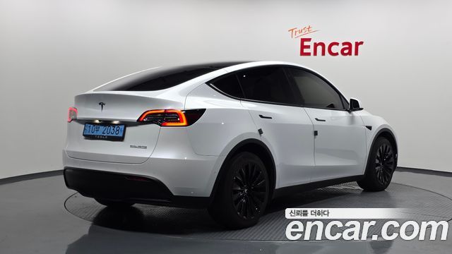 Tesla Model Y Long Range AWD - фото 1