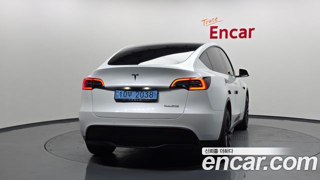 Tesla Model Y Long Range AWD - фото 3