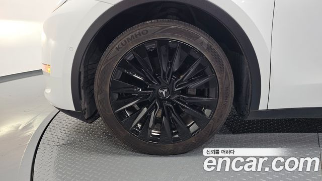Tesla Model Y Long Range AWD - фото 4