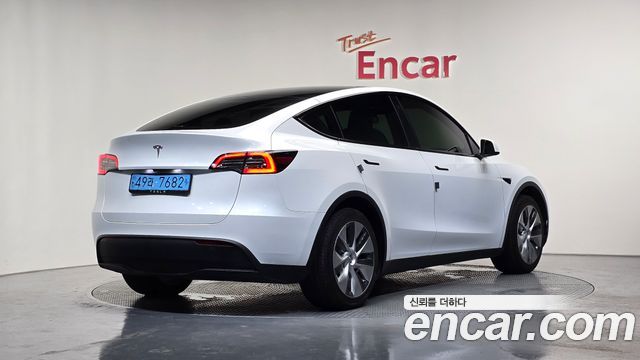 Tesla Model Y RWD - фото 1