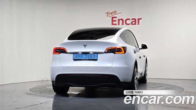 Tesla Model Y RWD - фото 3