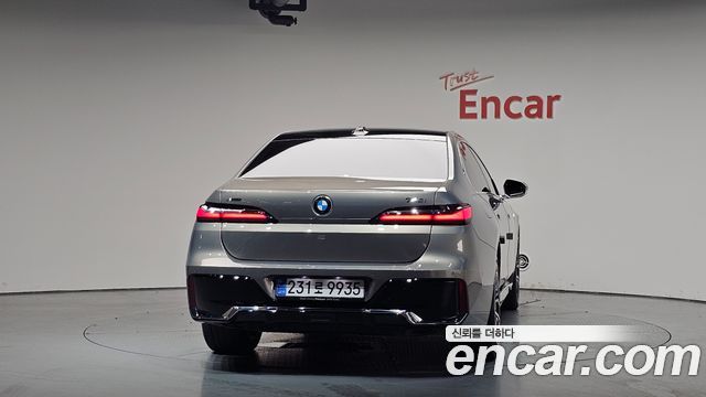 BMW 7-Series G70 740i xDrive M Sport - фото 2