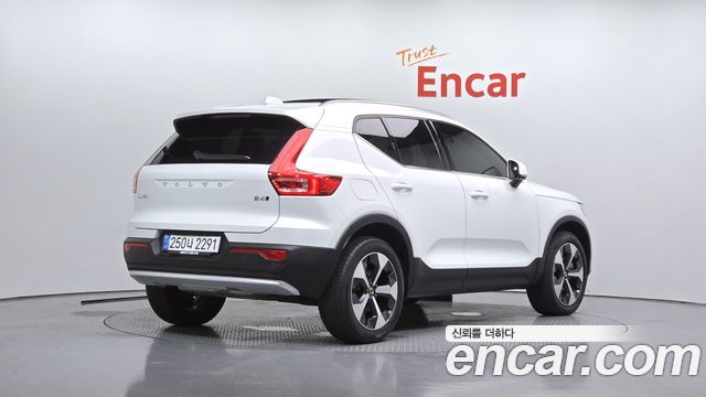 Volvo XC40 B4 Ultra Bright - фото 1