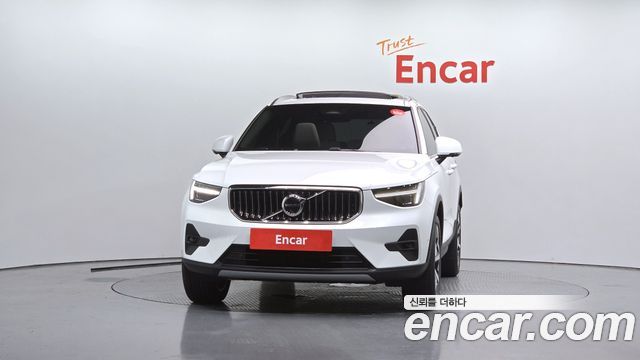 Volvo XC40 B4 Ultra Bright - фото 2