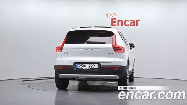 Volvo XC40 B4 Ultra Bright - фото 3