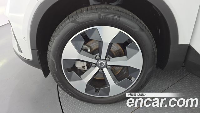 Volvo XC40 B4 Ultra Bright - фото 4