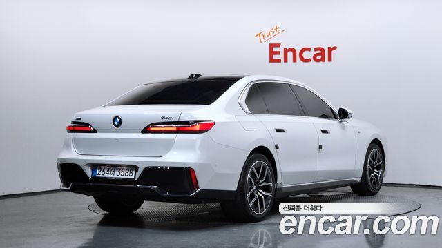 BMW 7-Series G70 740i xDrive M Sport - фото 0