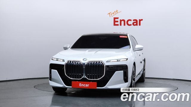 BMW 7-Series G70 740i xDrive M Sport - фото 1