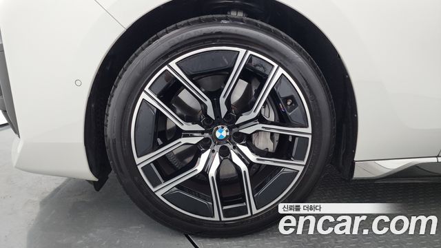 BMW 7-Series G70 740i xDrive M Sport - фото 3