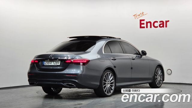 Mercedes-Benz E-Class W213 E350 4MATIC AMG Line - фото 1