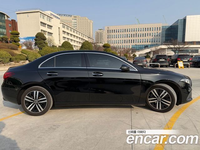 Mercedes-Benz A-Class W177 A220 Sedan - фото 4