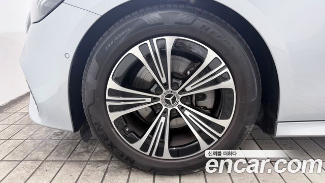 Mercedes-Benz E-Class W214 E200 Avantgarde - фото 4