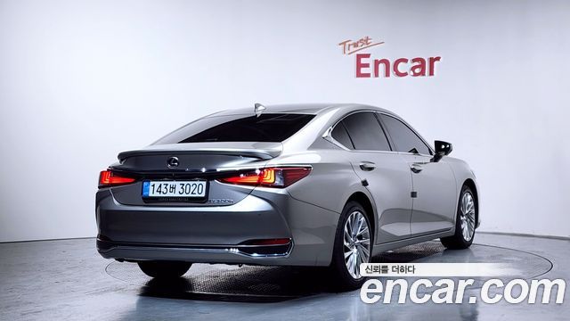 Lexus ES 7-го поколения F-Sport - фото 1