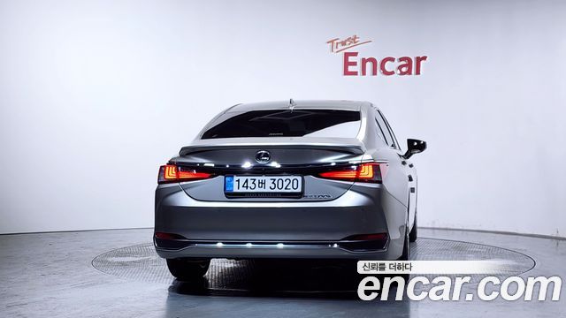 Lexus ES 7-го поколения F-Sport - фото 3
