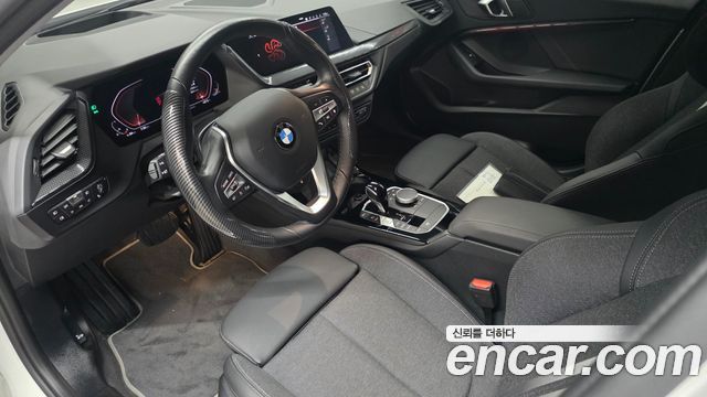 BMW 1-Series F40 120i Sports - фото 4