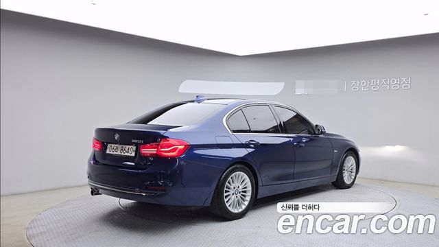 BMW 3-Series F30 320i Luxury - фото 1
