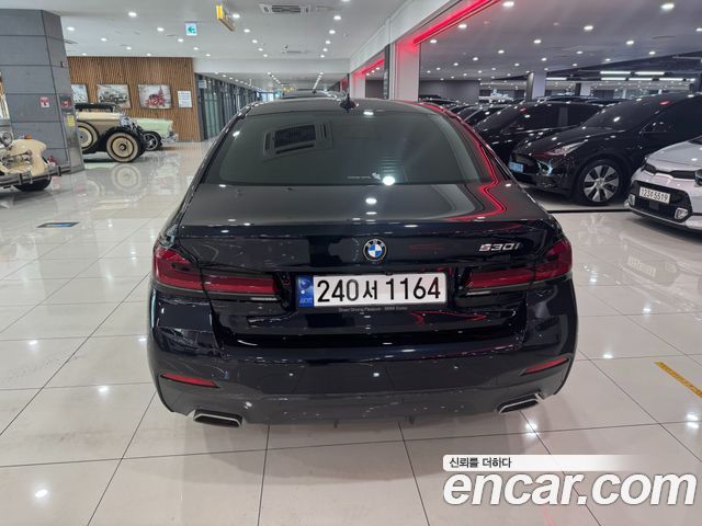 BMW 5-Series G30 530i M Sport Package - фото 3